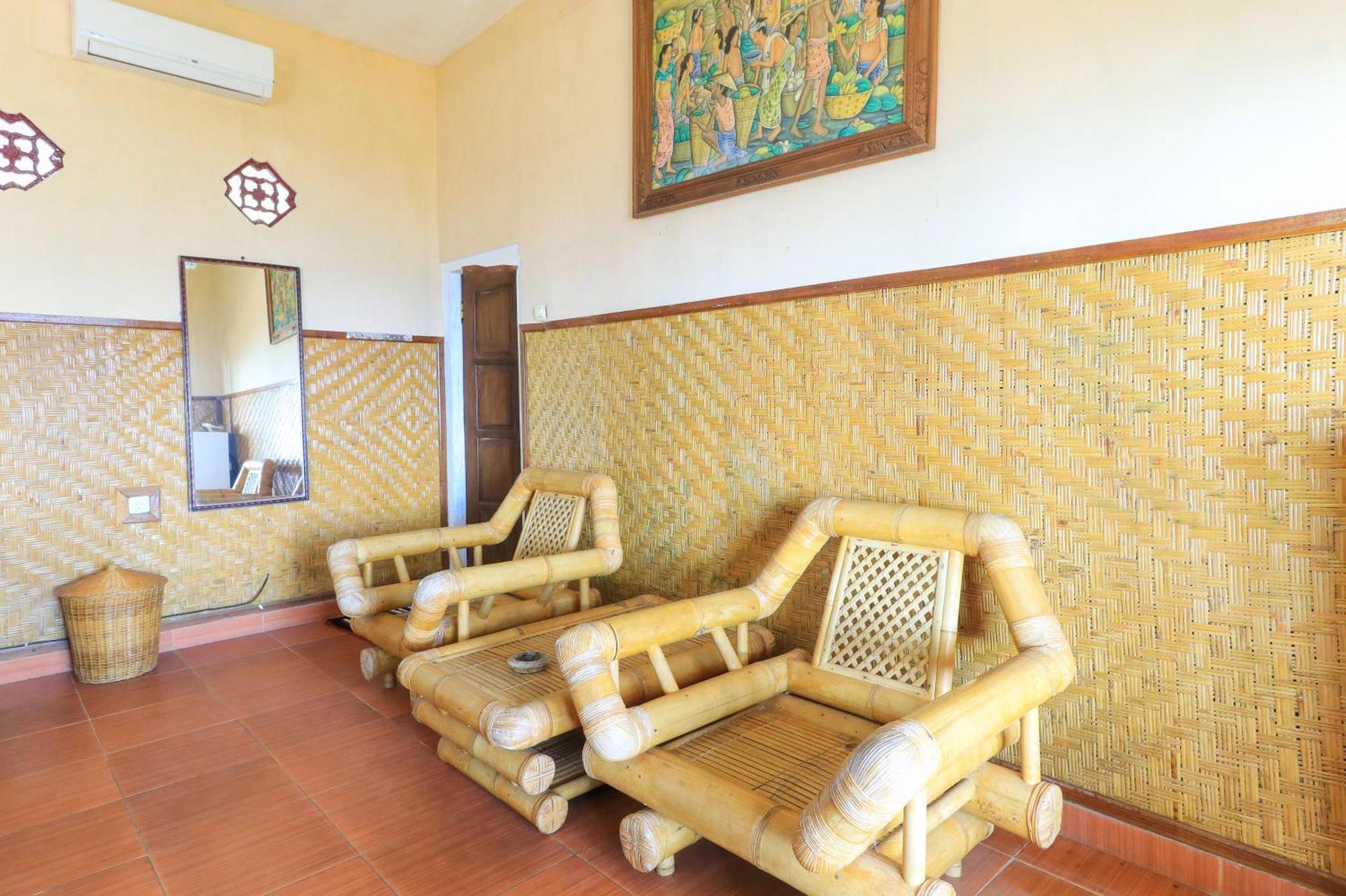 Hotel Tara Bar & Resto Air Sanih Kubutambahan  الغرفة الصورة