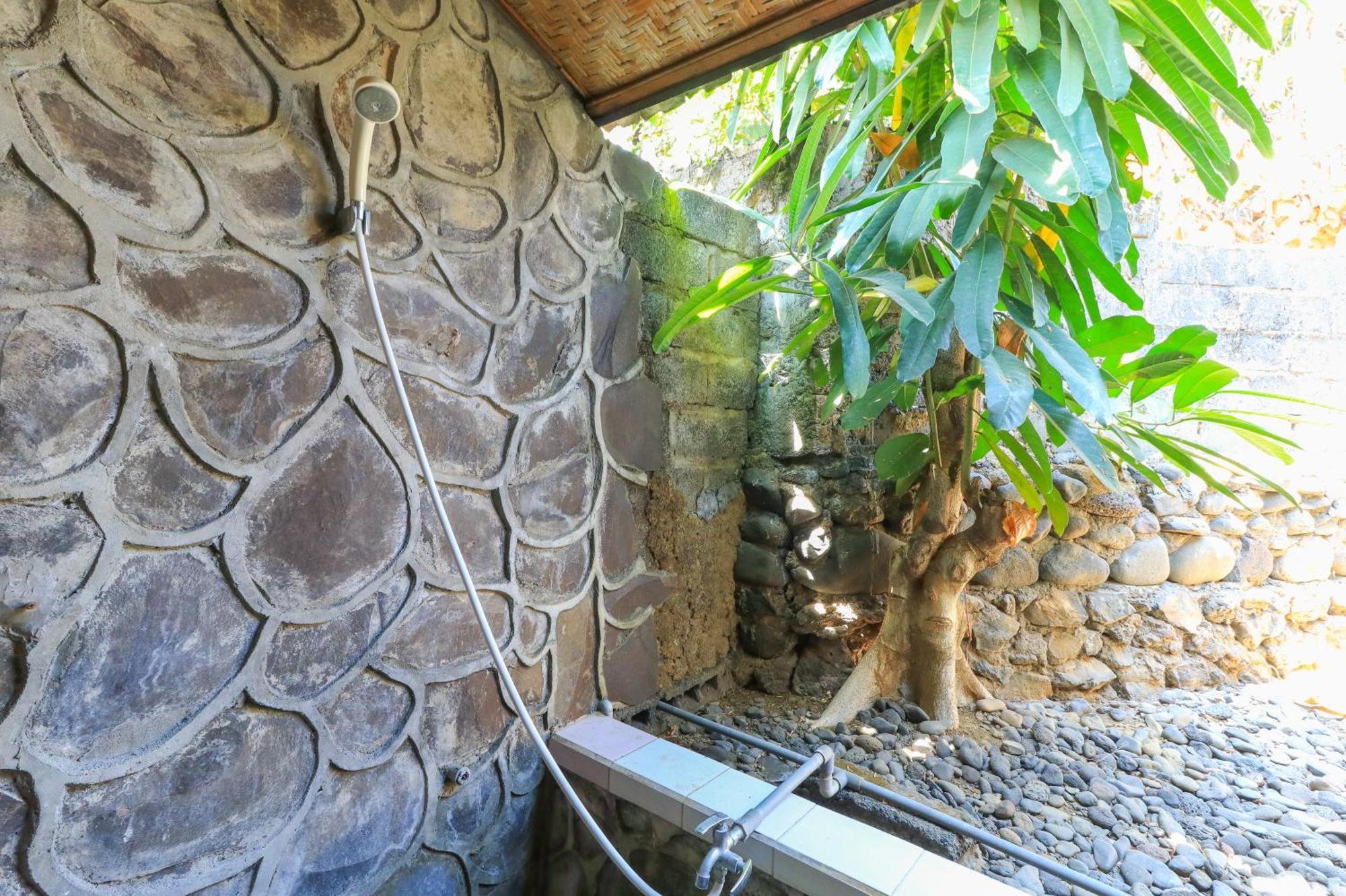 Hotel Tara Bar & Resto Air Sanih Kubutambahan  الغرفة الصورة